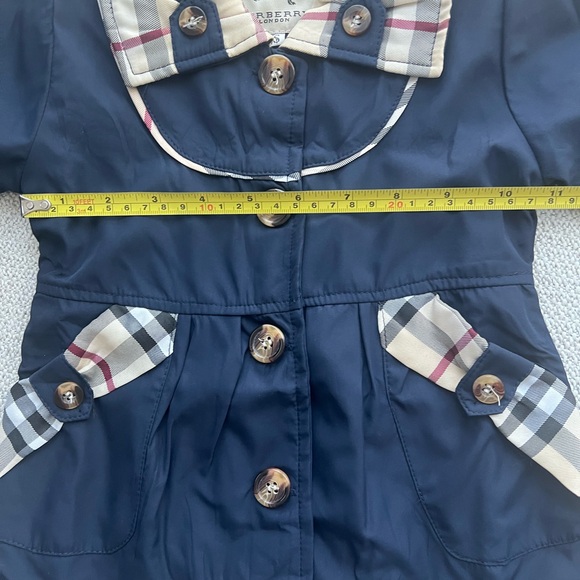 Beautiful Burberry baby girl coat 2-3 years - Picture 8 of 10